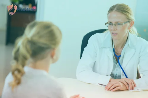 Врач контролирует пациента